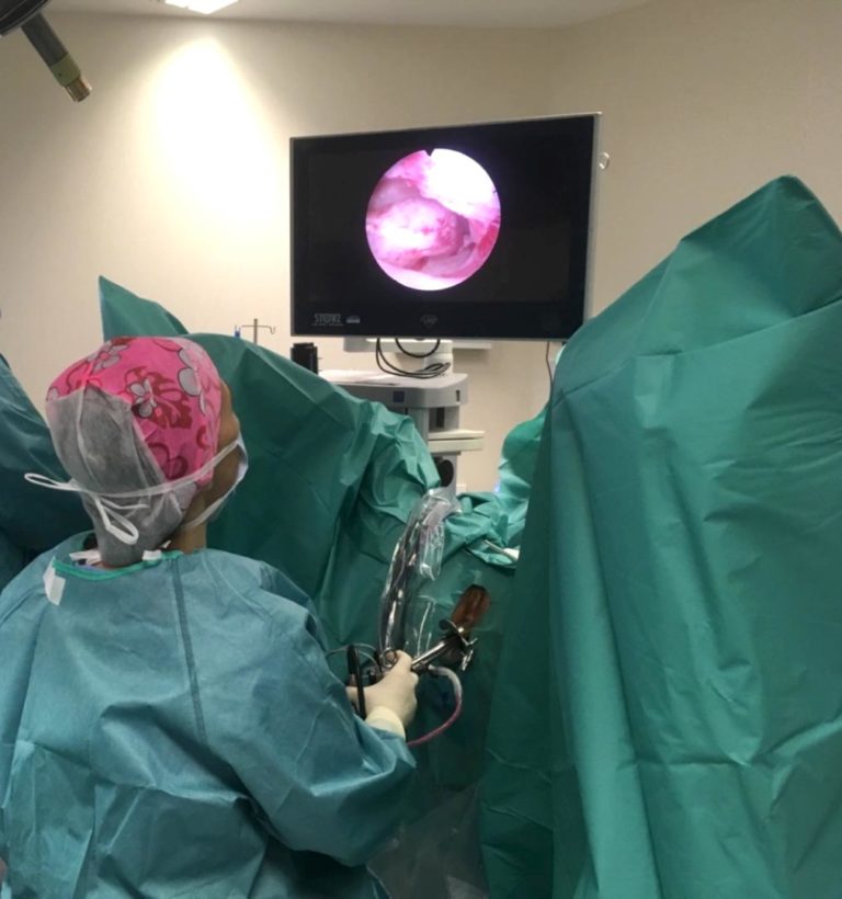Hystéroscopie opératoire Dr Bénédicte Henry Rajeunissement Vaginal Chirurgie Gynécologique